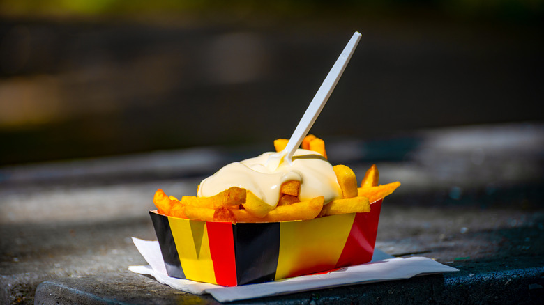 Frites - Món khoai tây chiên huyền thoại làm nên nét riêng của ẩm thực Bỉ