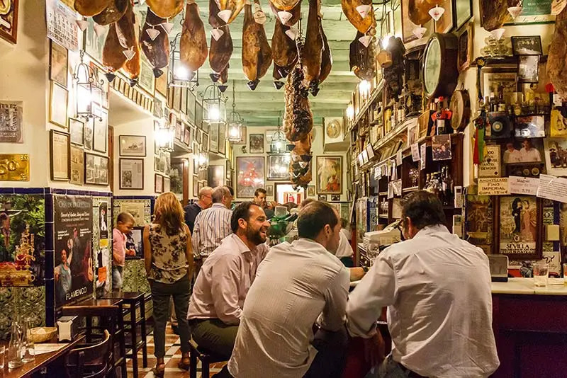 Ăn Tapas ở Tây Ban Nha không chỉ là gọi món và thưởng thức