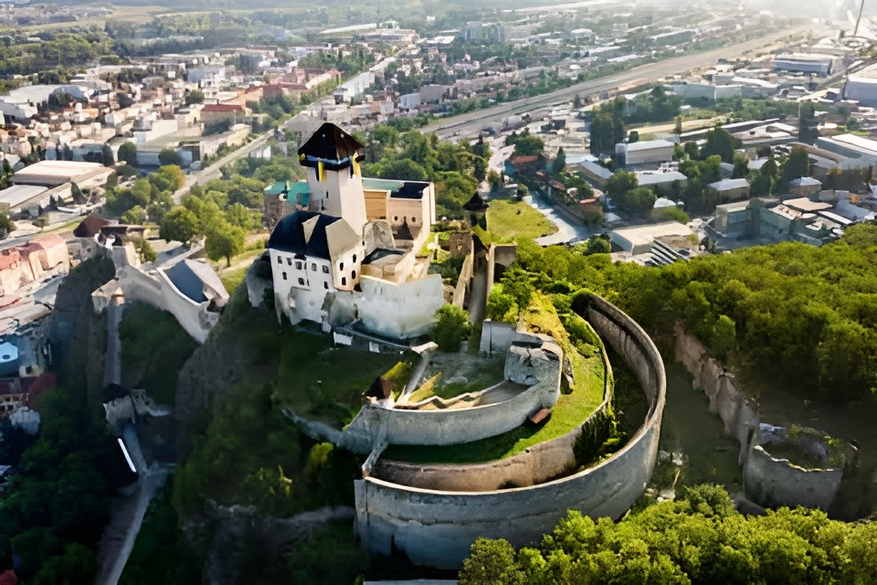 cachtice castle slovakia 1