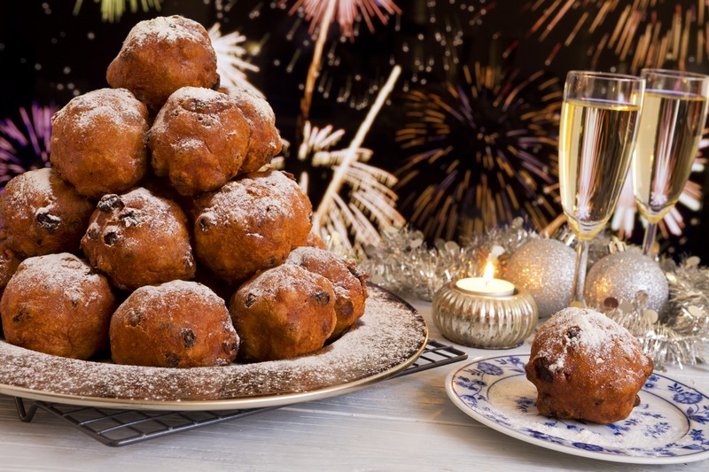 Oliebollen - món bánh truyền thống trong dịp đón năm mới ở Hà Lan