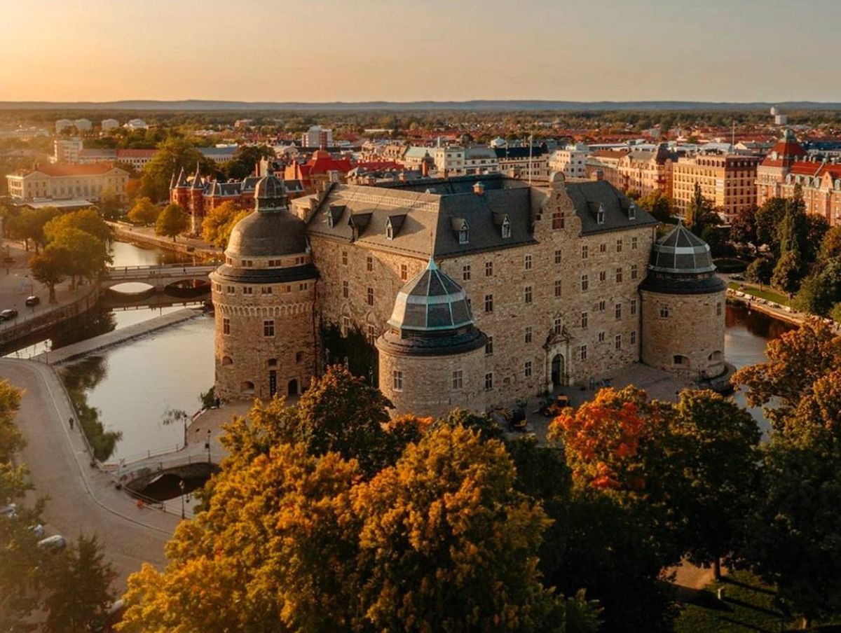 Orebro castle mùa thu