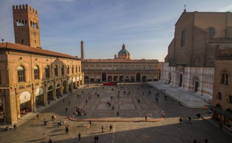 Piazza Maggiore 2