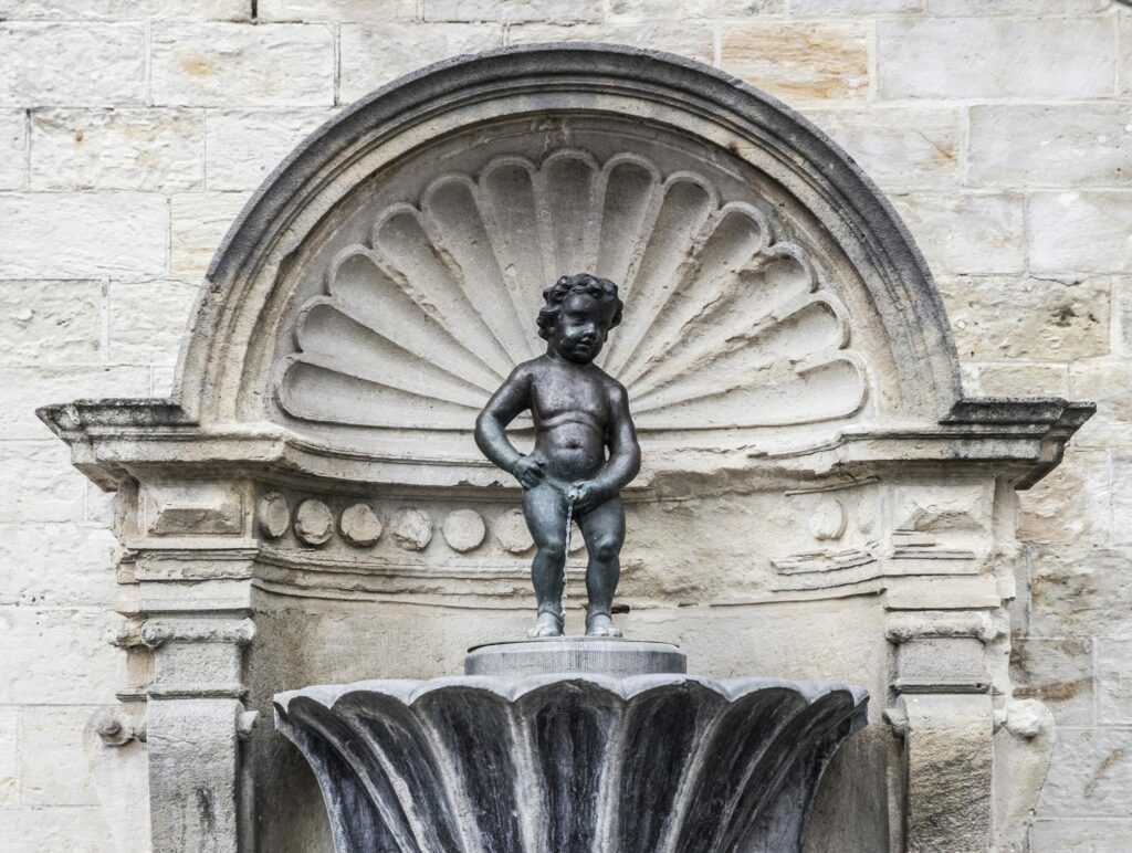Tượng chú bé đứng tè Manneken Pis