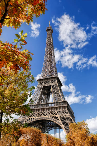 tháp eiffel mùa thu