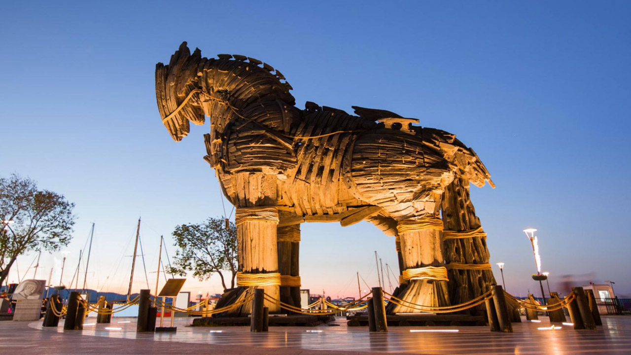 Con ngựa thành Troy 1